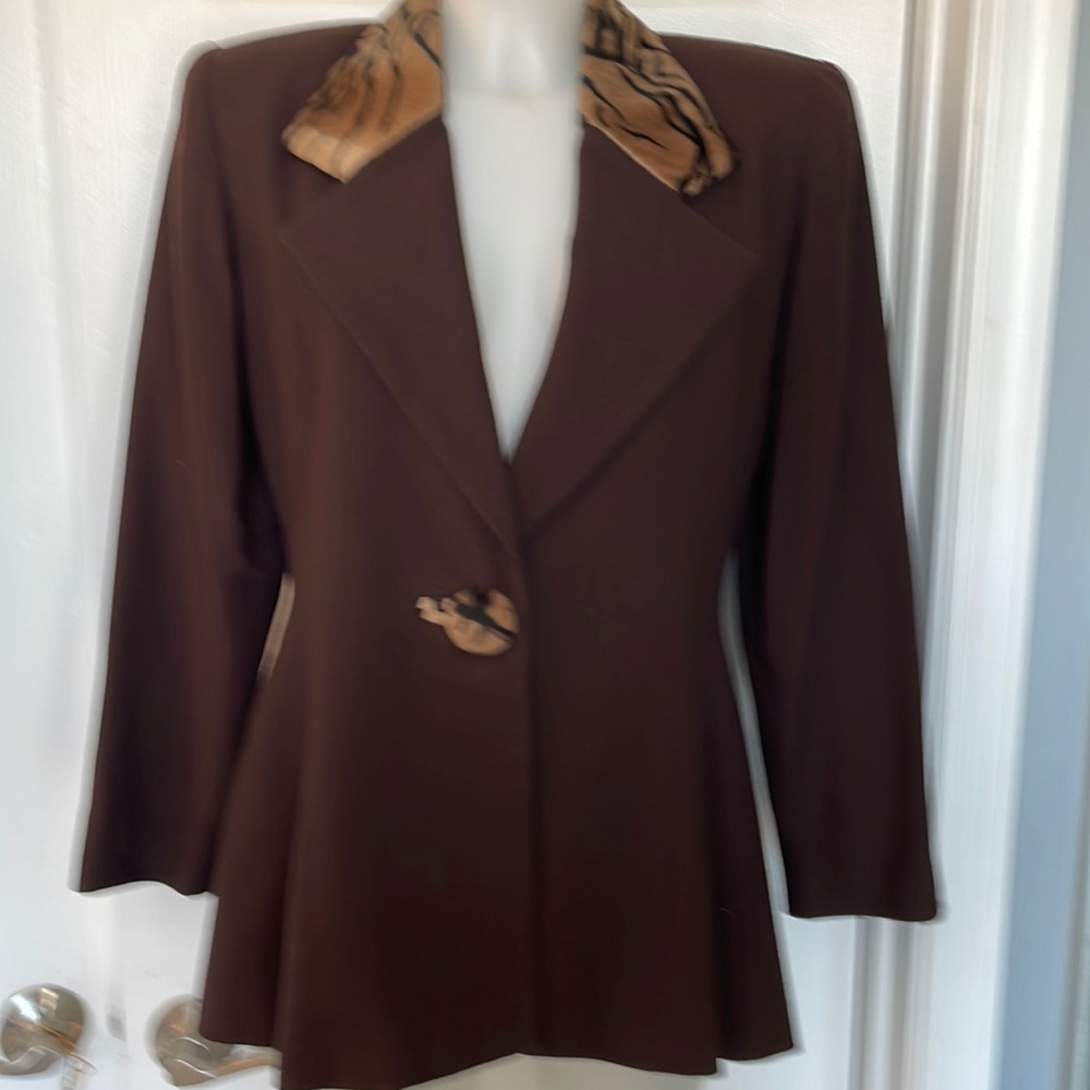 Laura Madrigano of NY brown 2piece suit 10 vintage jacket blazer